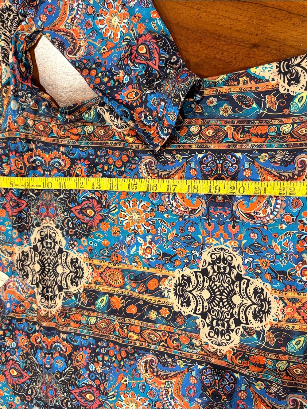 NWT, Vibrant Blue Paisley Print V-Neck Women’s Top, size L - Picture 5 of 5